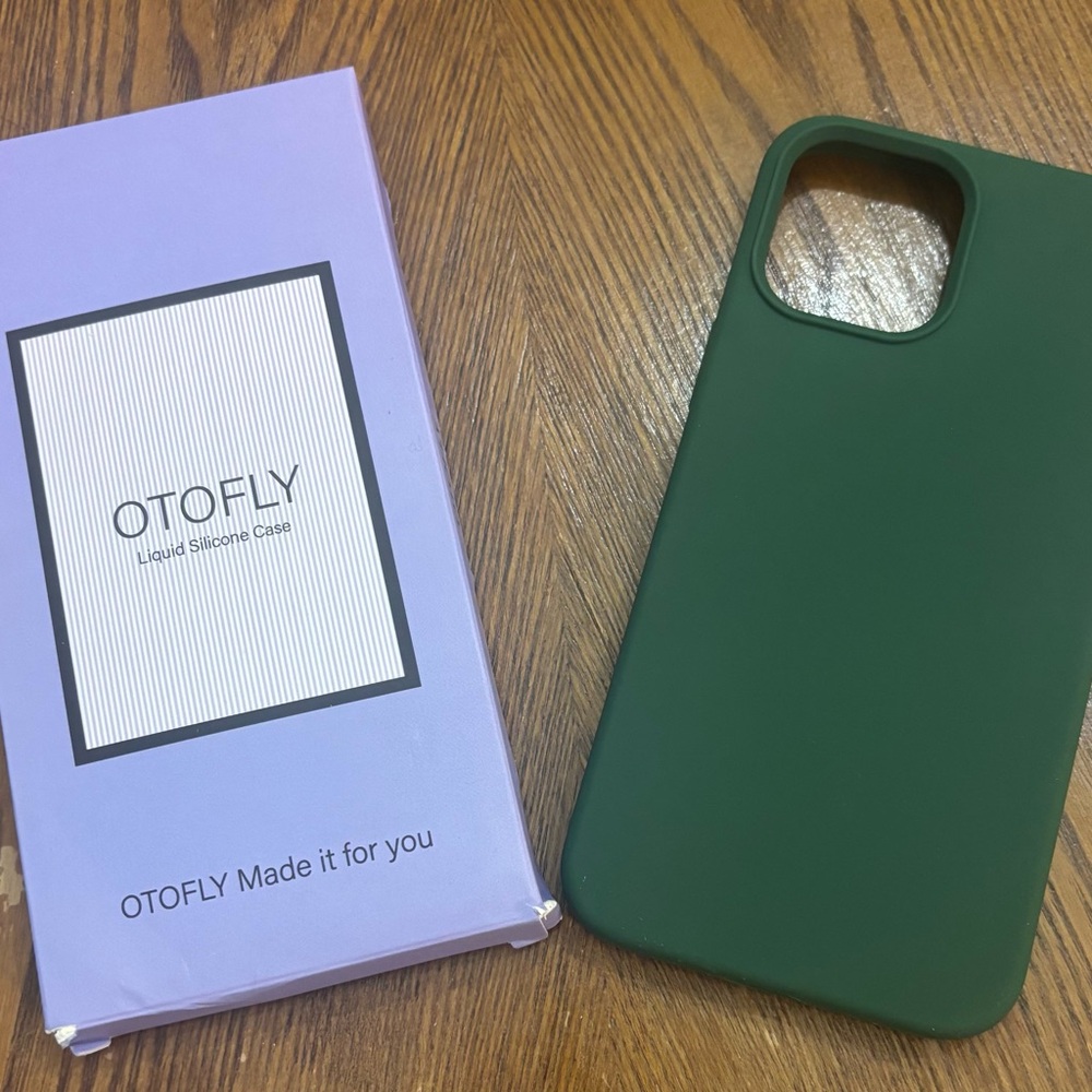 Otofly IPhone 12 Pro Max Case in Clover